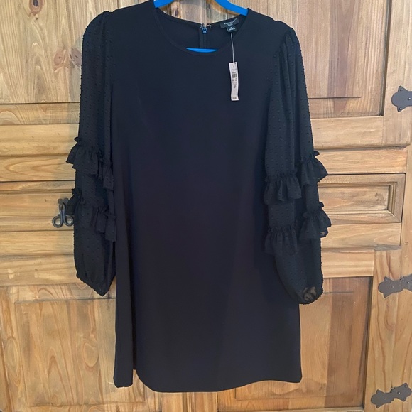 Dress - Picture 1 of 3